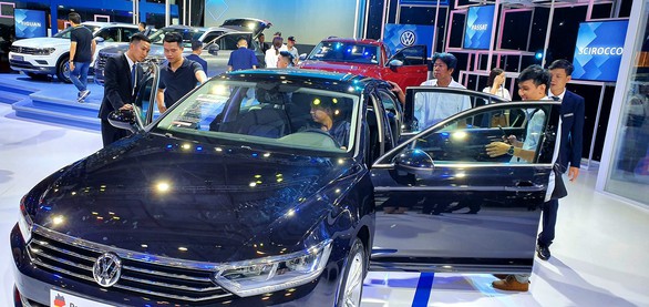 Volkswagen trưng bày xe có bản đồ đường lưỡi bò, trách nhiệm thuộc về ai? - Ảnh 1. Volkswagen trưng bày xe có bản đồ đường lưỡi bò, trách nhiệm thuộc về ai? - Ảnh 1.