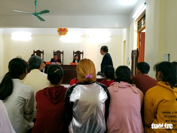 Xử vụ nữ sinh Hưng Yên đòi bồi thường vì bị bạn đánh hội đồng - Ảnh 1. Xử vụ nữ sinh Hưng Yên đòi bồi thường vì bị bạn đánh hội đồng - Ảnh 1.