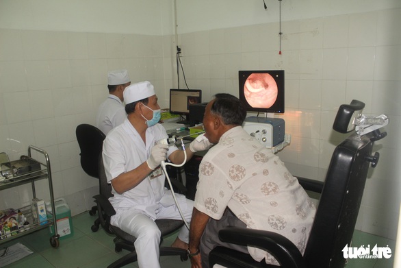 Ăn phao câu vịt xiêm, cụ ông 69 tuổi suýt mất mạng - Ảnh 1. Ăn phao câu vịt xiêm, cụ ông 69 tuổi suýt mất mạng - Ảnh 1.