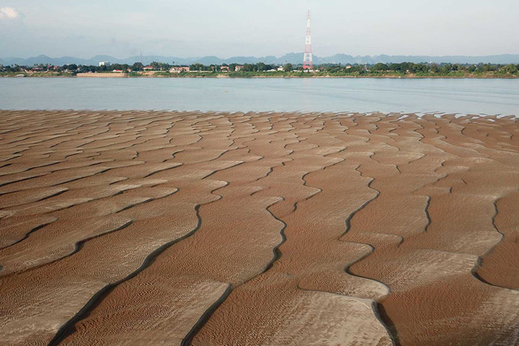 Nước sông Mekong hạ xuống mức thấp nhất trong 100 năm qua - Ảnh 1.