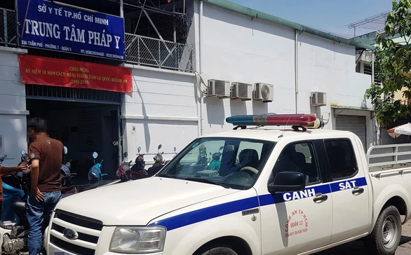 Bắt gã cha dượng đánh, châm tàn thuốc khiến bé gái thương tích 51% - Ảnh 2. Bắt gã cha dượng đánh, châm tàn thuốc khiến bé gái thương tích 51% - Ảnh 2.
