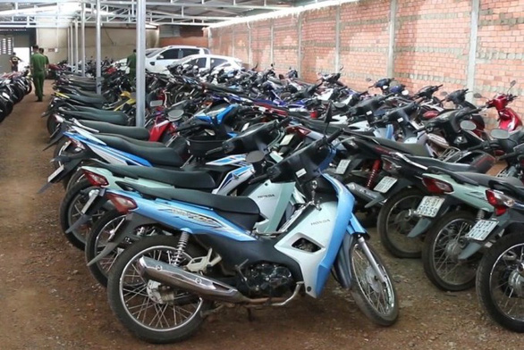Thu giữ 245 xe máy không chính chủ tại kho hàng cầm đồ - Ảnh 1. Thu giữ 245 xe máy không chính chủ tại kho hàng cầm đồ - Ảnh 1.