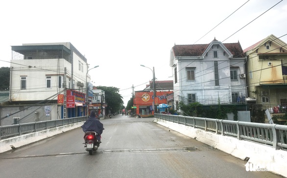 Con ‘du lịch’ qua Anh ‘mất liên lạc’, gia đình được môi giới trả lại 1 tỉ đồng - Ảnh 1. Con ‘du lịch’ qua Anh ‘mất liên lạc’, gia đình được môi giới trả lại 1 tỉ đồng - Ảnh 1.