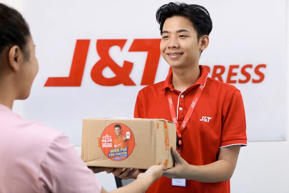J&T Express tặng 1 tháng vận chuyển cho người bán mới trên Shopee - Ảnh 1. J&T Express tặng 1 tháng vận chuyển cho người bán mới trên Shopee - Ảnh 1.