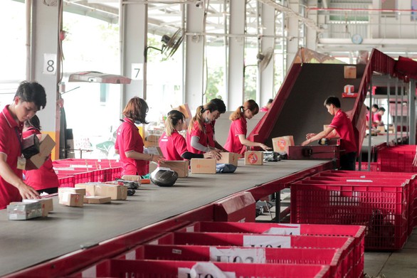J&T Express tặng 1 tháng vận chuyển cho người bán mới trên Shopee - Ảnh 2. J&T Express tặng 1 tháng vận chuyển cho người bán mới trên Shopee - Ảnh 2.