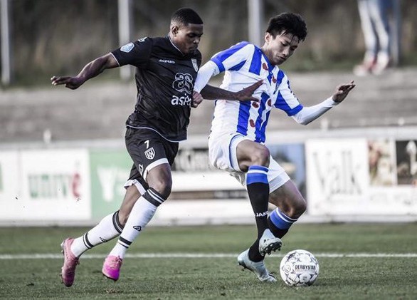 HLV Johnny Jansen (CLB Heerenveen): Văn Hậu khó ra sân trong năm nay - Ảnh 1. HLV Johnny Jansen (CLB Heerenveen): Văn Hậu khó ra sân trong năm nay - Ảnh 1.