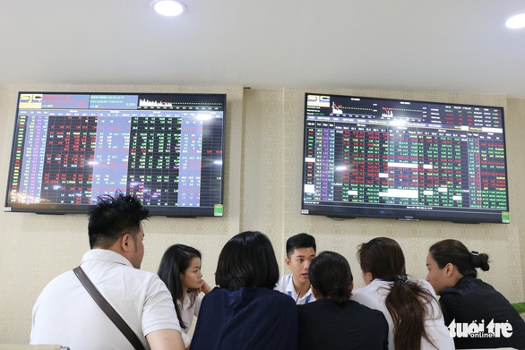VN Index mất mốc 1.000 điểm, khối ngoại bán ròng mạnh trong tháng 10 - Ảnh 1. VN Index mất mốc 1.000 điểm, khối ngoại bán ròng mạnh trong tháng 10 - Ảnh 1.