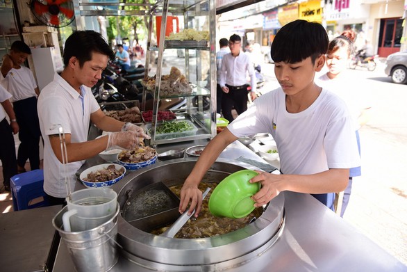 Người Việt hạnh phúc vì được ăn phở mỗi ngày - Ảnh 2. Người Việt hạnh phúc vì được ăn phở mỗi ngày - Ảnh 2.