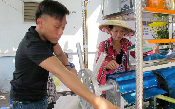 Có cần câu, bước đi thêm vững chãi - Ảnh 1. Có cần câu, bước đi thêm vững chãi - Ảnh 1.