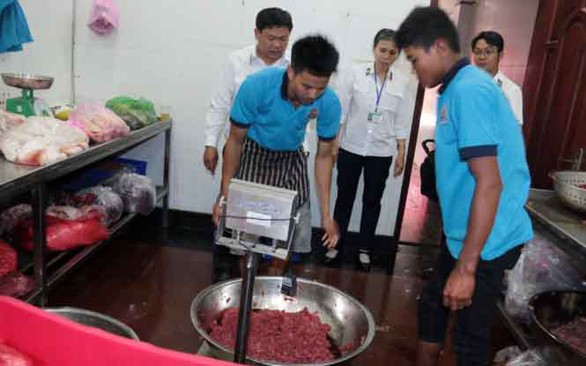 Rửa thực phẩm bằng hóa chất: Phải ra tòa - Ảnh 2. Rửa thực phẩm bằng hóa chất: Phải ra tòa - Ảnh 2.