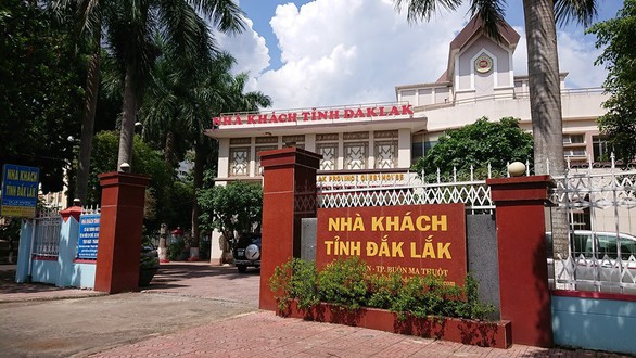 Nữ trưởng phòng giả mạo hồ sơ: đã đến mức phải khai trừ Đảng - Ảnh 2. Nữ trưởng phòng giả mạo hồ sơ: đã đến mức phải khai trừ Đảng - Ảnh 2.