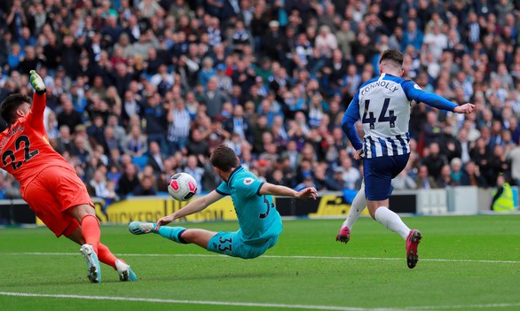 Thủ môn mắc sai lầm, Tottenham thua đậm 0-3 trước ‘đàn em’ Brighton - Ảnh 3. Thủ môn mắc sai lầm, Tottenham thua đậm 0-3 trước ‘đàn em’ Brighton - Ảnh 3.
