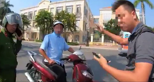 Úi giời công an định đánh người. Bắt nạt à, ăn thịt tôi hả? - Ảnh 1. Úi giời công an định đánh người. Bắt nạt à, ăn thịt tôi hả? - Ảnh 1.