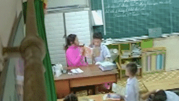TP.HCM: Phụ huynh bí mật gắn camera, phẫn nộ khi thấy các con bị cô đánh, véo tai liên tục - Ảnh 1. TP.HCM: Phụ huynh bí mật gắn camera, phẫn nộ khi thấy các con bị cô đánh, véo tai liên tục - Ảnh 1.