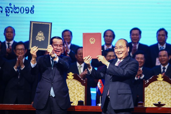 Việt Nam và Campuchia ký thỏa thuận biên giới lịch sử - Ảnh 1. Việt Nam và Campuchia ký thỏa thuận biên giới lịch sử - Ảnh 1.