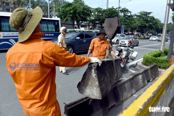 Giao thông xáo trộn ngày đầu đóng nút giao Nguyễn Văn Thương - Điện Biên Phủ - Ảnh 7. Giao thông xáo trộn ngày đầu đóng nút giao Nguyễn Văn Thương - Điện Biên Phủ - Ảnh 7.