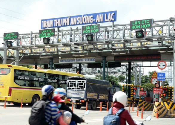 TP.HCM đề xuất bắt buộc dán thẻ ETC và nộp tiền vào tài khoản trả trước - Ảnh 1. TP.HCM đề xuất bắt buộc dán thẻ ETC và nộp tiền vào tài khoản trả trước - Ảnh 1.