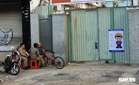 Hai người bị tường sập đè thương vong tại quận 3, TP.HCM - Ảnh 1. Hai người bị tường sập đè thương vong tại quận 3, TP.HCM - Ảnh 1.