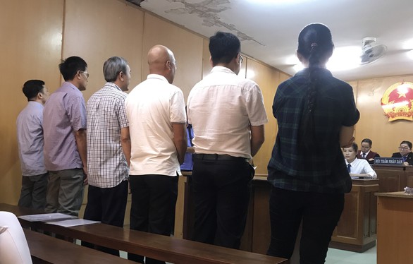 2 cán bộ hải quan cảng Cát Lái tiếp tay buôn lậu nhận án tù nghiêm khắc - Ảnh 1. 2 cán bộ hải quan cảng Cát Lái tiếp tay buôn lậu nhận án tù nghiêm khắc - Ảnh 1.
