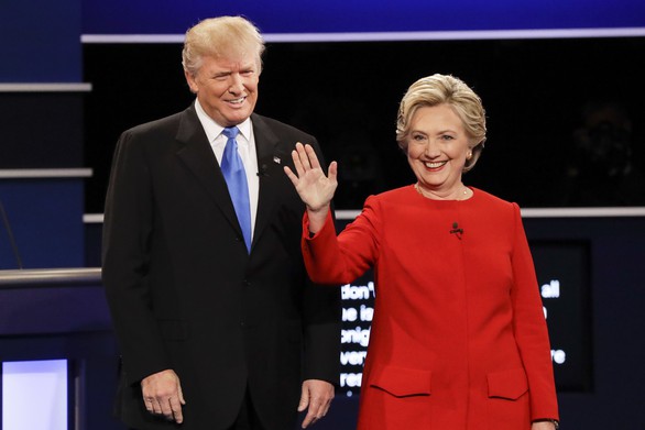 Ông Trump thách tái đấu, bà Hillary nhắn: Đừng xúi tôi! Tôi sẽ thắng ông! - Ảnh 2. Ông Trump thách tái đấu, bà Hillary nhắn: Đừng xúi tôi! Tôi sẽ thắng ông! - Ảnh 2.
