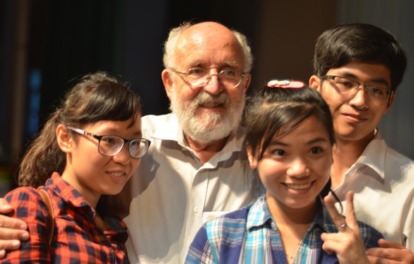 GS đoạt Nobel vật lý 2019 và những ngày truyền lửa khoa học ở Việt Nam - Ảnh 4. GS đoạt Nobel vật lý 2019 và những ngày truyền lửa khoa học ở Việt Nam - Ảnh 4.