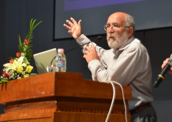 GS đoạt Nobel vật lý 2019 và những ngày truyền lửa khoa học ở Việt Nam - Ảnh 2. GS đoạt Nobel vật lý 2019 và những ngày truyền lửa khoa học ở Việt Nam - Ảnh 2.