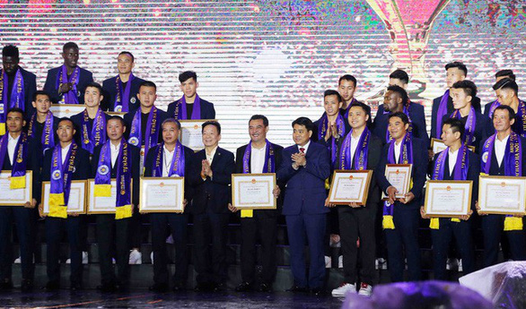 CLB Bóng đá Hà Nội nhận Huân chương Lao động hạng ba - Ảnh 2. CLB Bóng đá Hà Nội nhận Huân chương Lao động hạng ba - Ảnh 2.