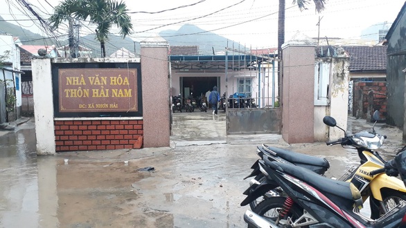 Nấu cơm, đem chăn gối đến trụ sở thôn tránh bão số 6 - Ảnh 3. Nấu cơm, đem chăn gối đến trụ sở thôn tránh bão số 6 - Ảnh 3.