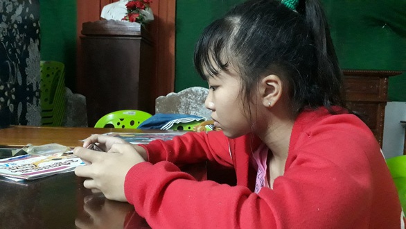 Nấu cơm, đem chăn gối đến trụ sở thôn tránh bão số 6 - Ảnh 8. Nấu cơm, đem chăn gối đến trụ sở thôn tránh bão số 6 - Ảnh 8.