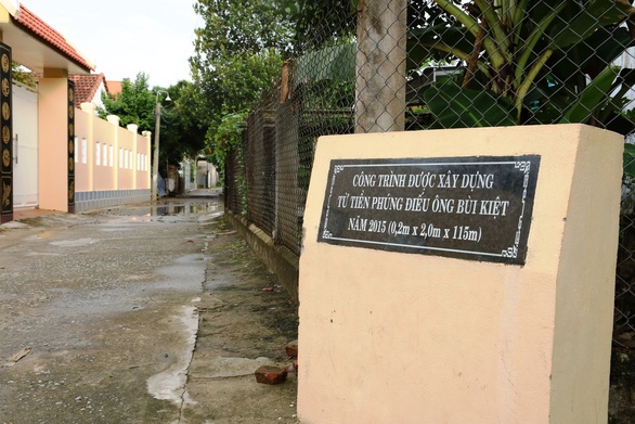 Cha mẹ ra đi để lại di nguyện dùng tiền phúng điếu làm đường cho dân - Ảnh 1. Cha mẹ ra đi để lại di nguyện dùng tiền phúng điếu làm đường cho dân - Ảnh 1.