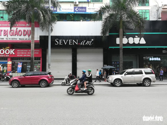 Hàng loạt cửa hàng Seven.AM đóng cửa vì nghi vấn thay nhãn Trung Quốc - Ảnh 1. Hàng loạt cửa hàng Seven.AM đóng cửa vì nghi vấn thay nhãn Trung Quốc - Ảnh 1.