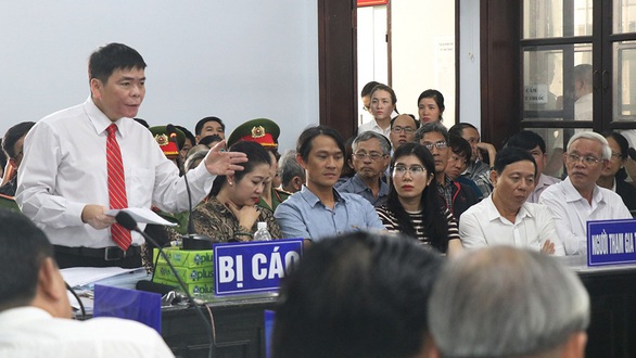 Vợ chồng luật sư Trần Vũ Hải làm bị cáo trong phiên xử 5 ngày vụ án trốn thuế - Ảnh 2. Vợ chồng luật sư Trần Vũ Hải làm bị cáo trong phiên xử 5 ngày vụ án trốn thuế - Ảnh 2.