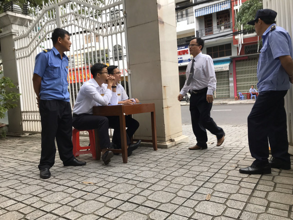 Xét xử vợ chồng LS Trần Vũ Hải: tòa tiếp tục hạn chế báo chí - Ảnh 1. Xét xử vợ chồng LS Trần Vũ Hải: tòa tiếp tục hạn chế báo chí - Ảnh 1.