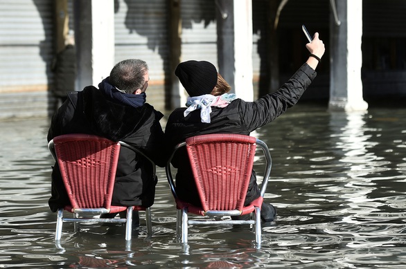 Venice ban bố tình trạng khẩn cấp vì lụt thiệt hại hàng triệu USD - Ảnh 2. Venice ban bố tình trạng khẩn cấp vì lụt thiệt hại hàng triệu USD - Ảnh 2.