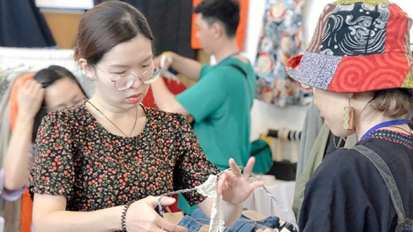 Chợ đồ si từ đời thực đến online - Ảnh 1. Chợ đồ si từ đời thực đến online - Ảnh 1.