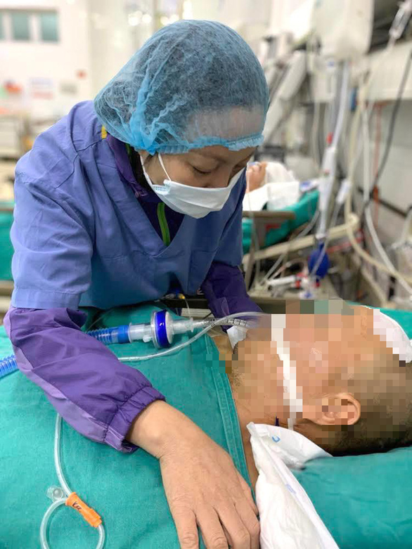 Người vợ ngồi bên chồng suốt đêm dài, ra quyết định khó khăn: hiến tạng chồng - Ảnh 1. Người vợ ngồi bên chồng suốt đêm dài, ra quyết định khó khăn: hiến tạng chồng - Ảnh 1.