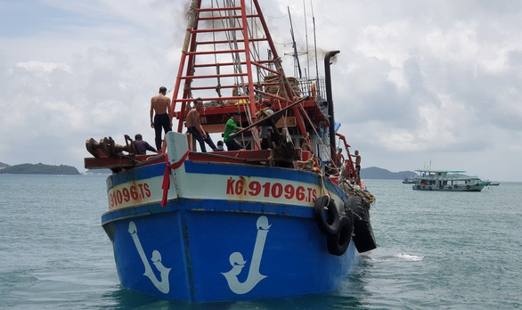 Việt Nam cần quyết liệt chống khai thác thủy sản trái phép để gỡ thẻ vàng - Ảnh 2. Việt Nam cần quyết liệt chống khai thác thủy sản trái phép để gỡ thẻ vàng - Ảnh 2.