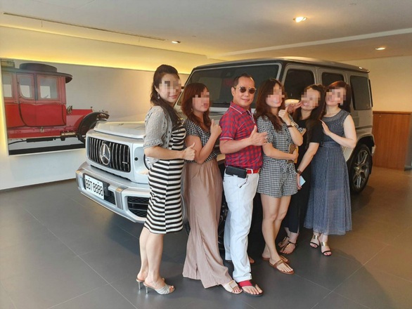 Vua cần cẩu Đài Loan khoe có 4 vợ, 16 bồ - Ảnh 2. Vua cần cẩu Đài Loan khoe có 4 vợ, 16 bồ - Ảnh 2.
