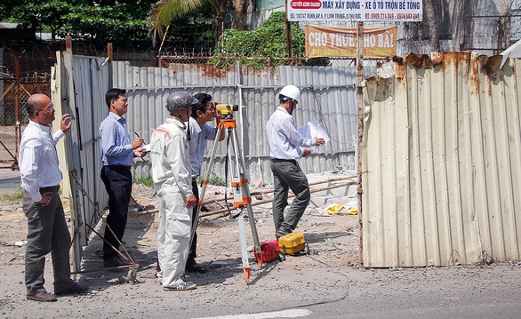 Dầm cầu vượt Suối Tiên rụng như trời giáng mới biết thấp hơn thiết kế 0,17-0,33m? - Ảnh 1. Dầm cầu vượt Suối Tiên rụng như trời giáng mới biết thấp hơn thiết kế 0,17-0,33m? - Ảnh 1.