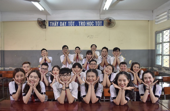 Bồi hồi nghe lại liên khúc về thầy cô, mái trường nhân ngày 20-11 - Ảnh 3. Bồi hồi nghe lại liên khúc về thầy cô, mái trường nhân ngày 20-11 - Ảnh 3.