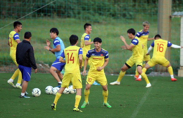 Ông Park cấm cửa phóng viên Thái Lan - Ảnh 3. Ông Park cấm cửa phóng viên Thái Lan - Ảnh 3.