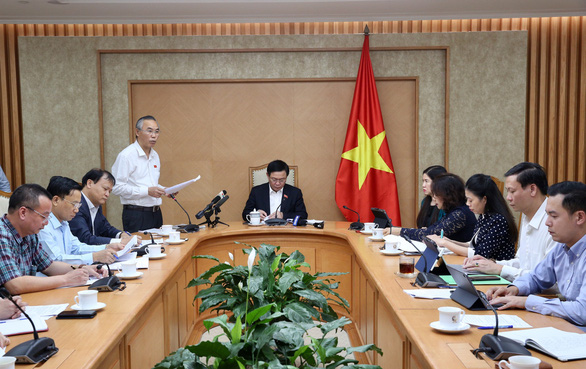 Phó thủ tướng Vương Đình Huệ: Có ai đi gói bánh chưng bằng thịt gà, thịt dê đâu! - Ảnh 1. Phó thủ tướng Vương Đình Huệ: Có ai đi gói bánh chưng bằng thịt gà, thịt dê đâu! - Ảnh 1.
