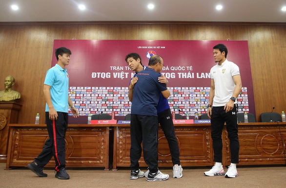 HLV Park Hang Seo: Nhìn ánh mắt các cầu thủ, tôi biết họ rất quyết tâm - Ảnh 3. HLV Park Hang Seo: Nhìn ánh mắt các cầu thủ, tôi biết họ rất quyết tâm - Ảnh 3.