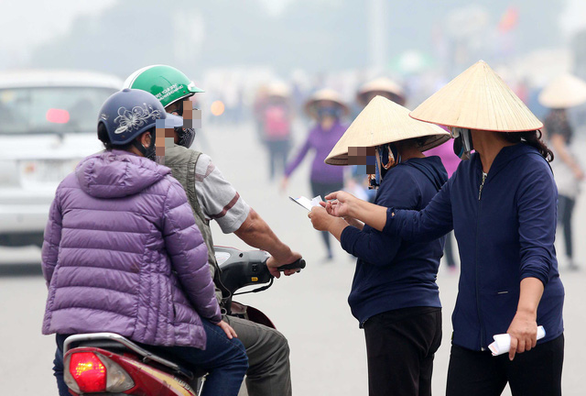 Công an thu giữ gần 1.000 vé giả trận Việt Nam - Thái Lan, bắt giữ nhiều người - Ảnh 1. Công an thu giữ gần 1.000 vé giả trận Việt Nam - Thái Lan, bắt giữ nhiều người - Ảnh 1.