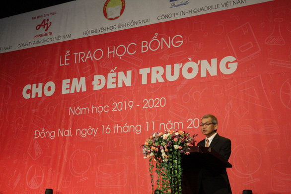 Tặng 400 suất học bổng đến học sinh nghèo hiếu học tỉnh Đồng Nai - Ảnh 1. Tặng 400 suất học bổng đến học sinh nghèo hiếu học tỉnh Đồng Nai - Ảnh 1.