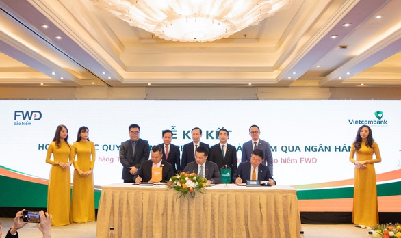 Bảo hiểm FWD bỏ ra 1 tỉ USD để hợp tác với Vietcombank? - Ảnh 3. Bảo hiểm FWD bỏ ra 1 tỉ USD để hợp tác với Vietcombank? - Ảnh 3.