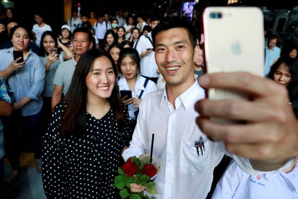 Tỉ phú Thái mất ghế nghị sĩ, may không bị tù - Ảnh 2. Tỉ phú Thái mất ghế nghị sĩ, may không bị tù - Ảnh 2.