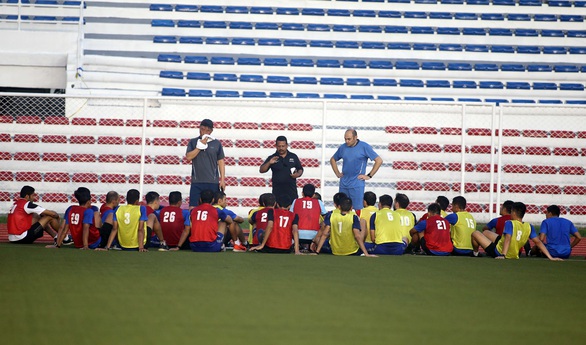 Thầy trò ông Park bất ngờ chạm trán đội tuyển... vua áo đen SEA Games 2019 - Ảnh 2. Thầy trò ông Park bất ngờ chạm trán đội tuyển... vua áo đen SEA Games 2019 - Ảnh 2.