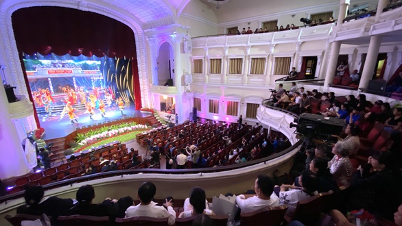 TP.HCM vinh danh và thưởng thêm cho 75 nghệ sĩ, nghệ nhân - Ảnh 2. TP.HCM vinh danh và thưởng thêm cho 75 nghệ sĩ, nghệ nhân - Ảnh 2.