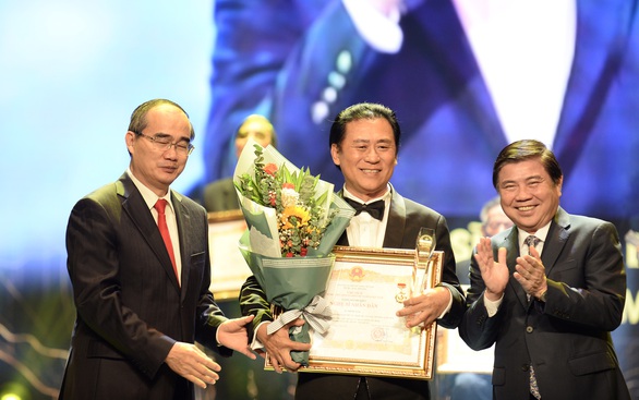 TP.HCM vinh danh và thưởng thêm cho 75 nghệ sĩ, nghệ nhân - Ảnh 4. TP.HCM vinh danh và thưởng thêm cho 75 nghệ sĩ, nghệ nhân - Ảnh 4.